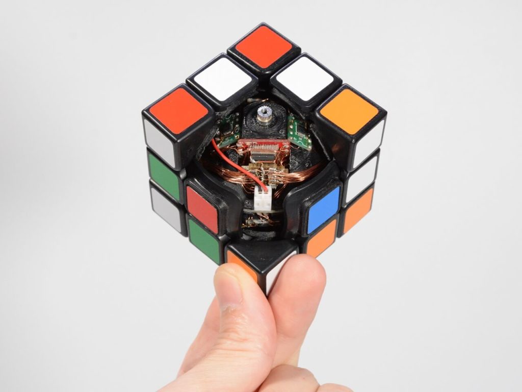3d-gedruckter zauberwürfel 3d printed rubriks cube human controller