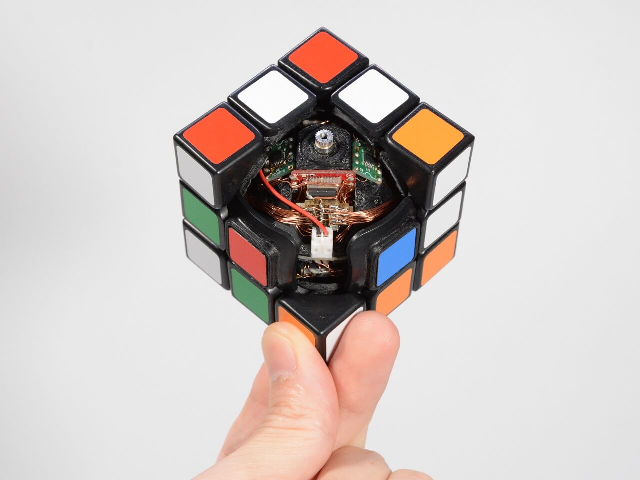 3d-gedruckter zauberwürfel 3d-printed rubriks cube human controller